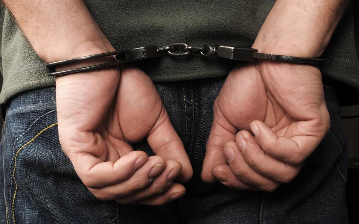 القبض على عاطل انتحل صفة موظف «خدمة عملاء» والنصب على مواطنين بالقاهرة