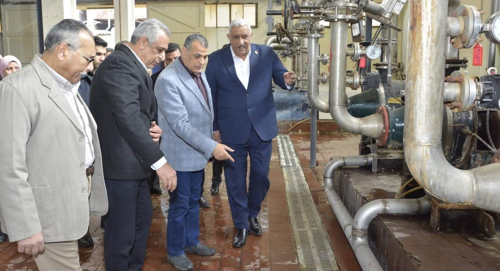 وزير الإنتاج الحربي يتابع سير العملية الإنتاجية بشركة أبو زعبل للكيماويات المتخصصة