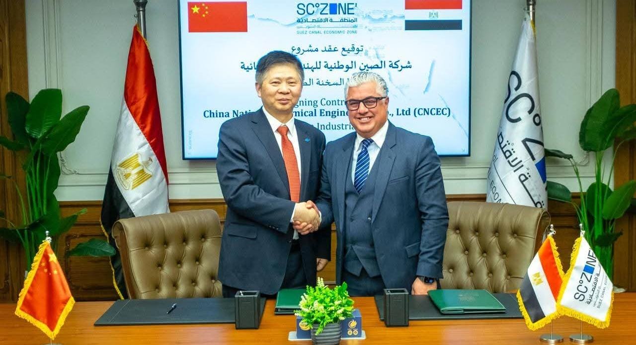اقتصادية قناة السويس توقع عقد CNCEC الصينية لتصنيع "الصودا آش"