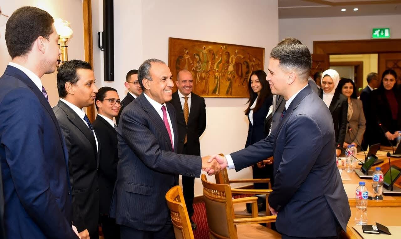 وزير الخارجية يلتقي الدفعة 58 من الملحقين الدبلوماسيين المعينين حديثاً