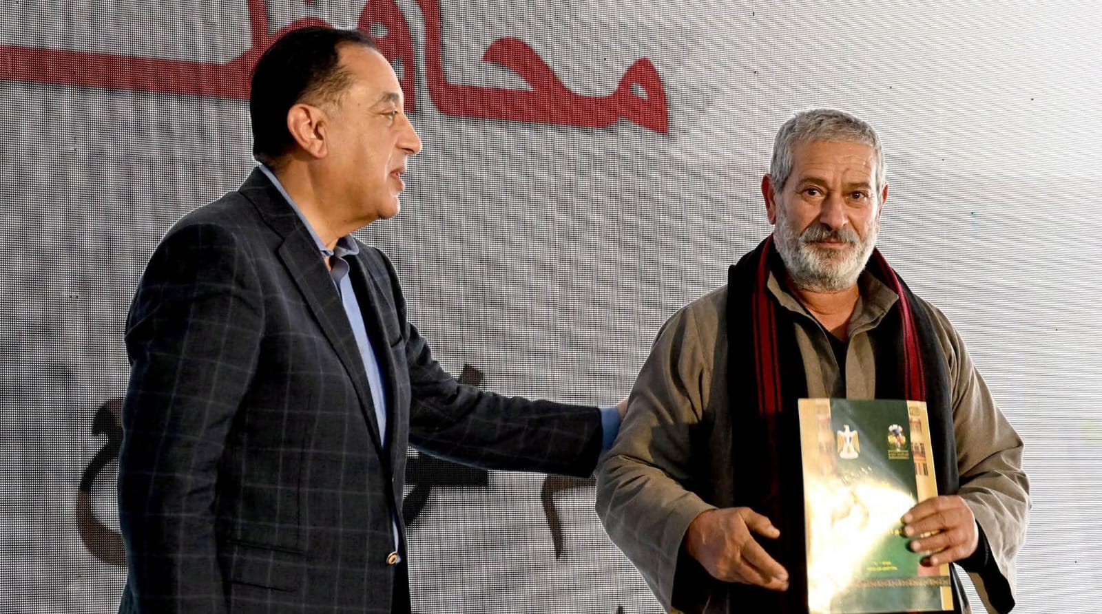 رئيس الوزراء يسلم عقود وحدات بديلة الإيواء وعقود تقنين أملاك الدولة بالمنيا
