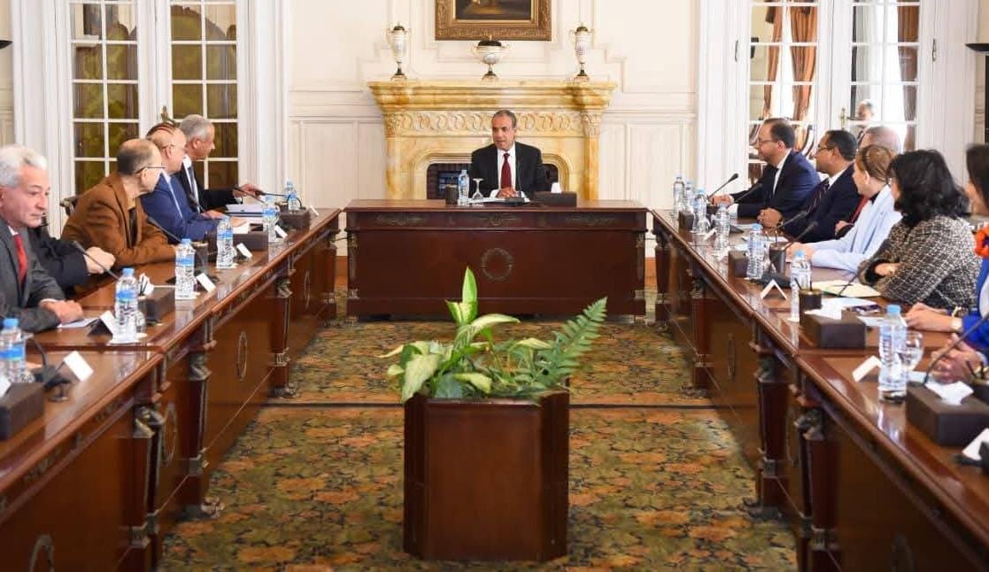 وزير الخارجية يلتقي أعضاء اللجنة الوطنية لآلية مراجعة النظراء الأفريقية