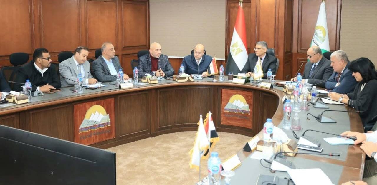 محافظ الجيزة يلتقي أعضاء مجلسي النواب والشيوخ.. تفاصيل