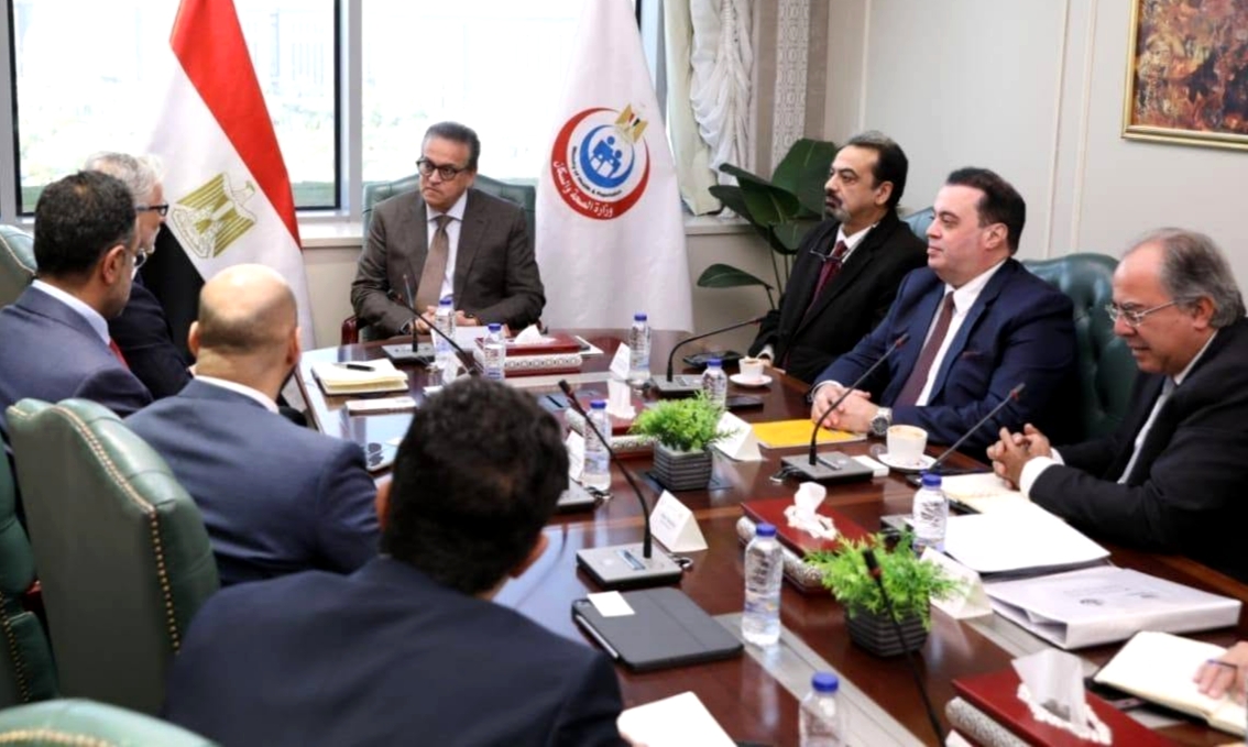 وزير الصحة يبحث مع شركة «فيلبس» توطين صناعة أجهزة الأشعة