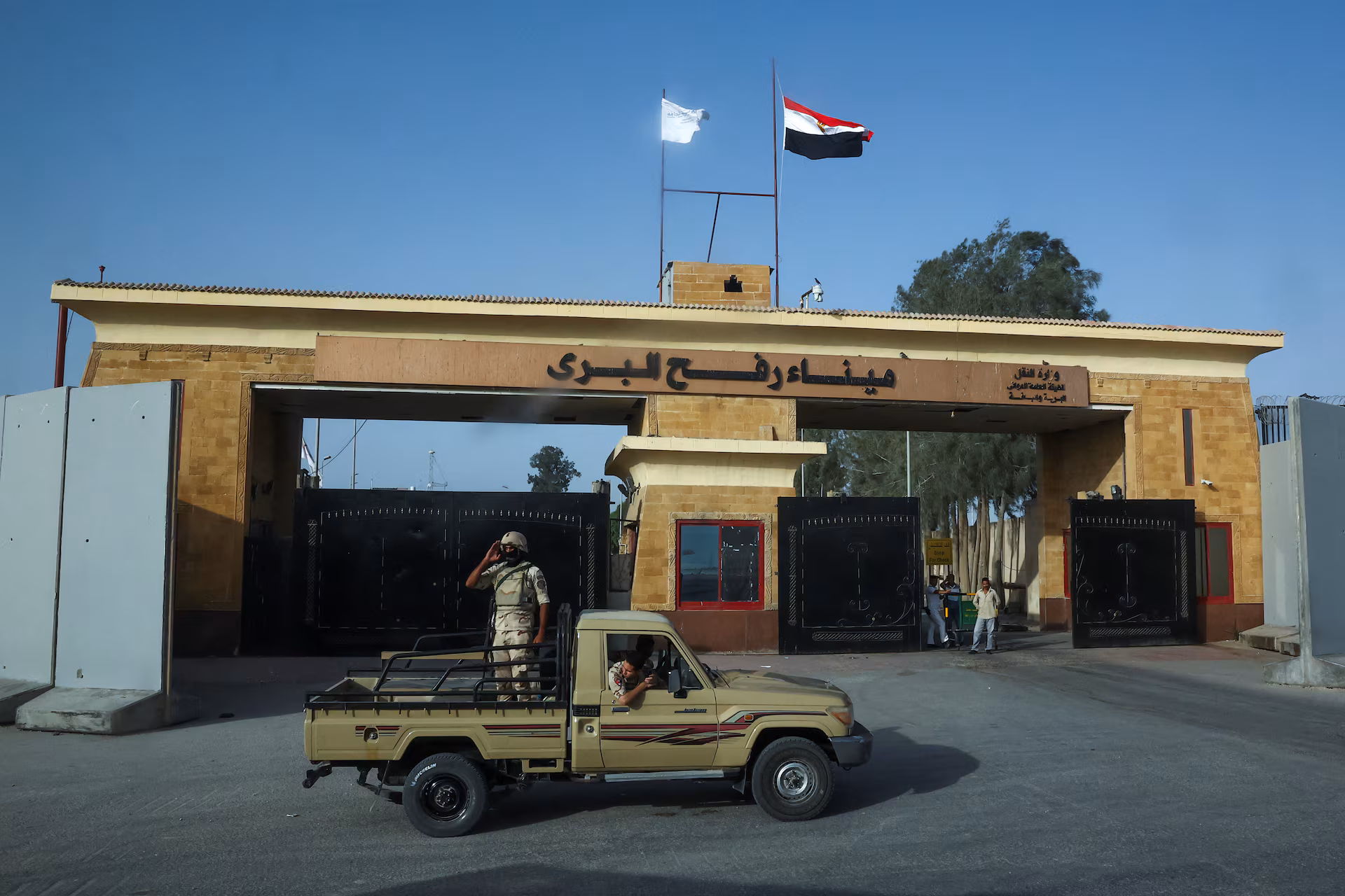 بعد فتحه من الجانبين.. ضوابط مصر لعبور الفلسطينيين من معبر رفح