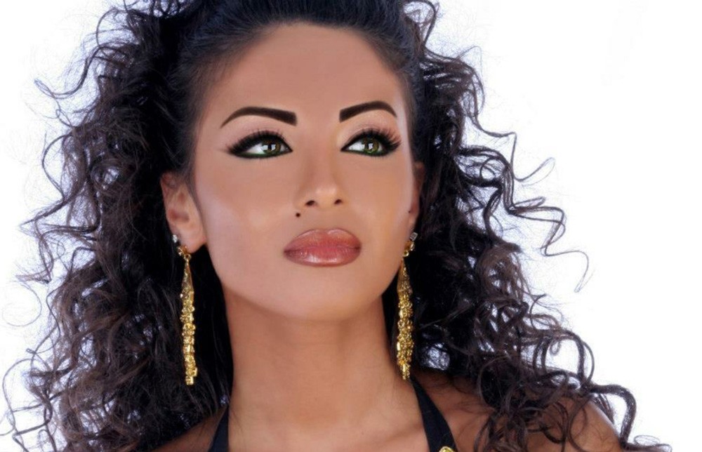 وفاة والدة الفنانة اللبنانية دوللي شاهين