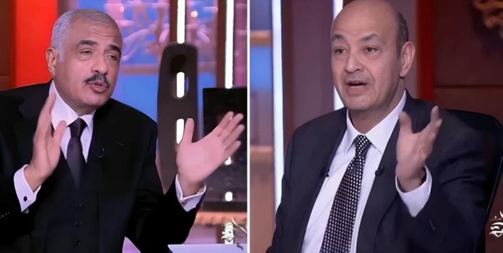 عمرو أديب يحذر من تقلبات سوق العقارات.. وهشام طلعت مصطفى يرد: المبيعات تحسنت في يناير الحالي