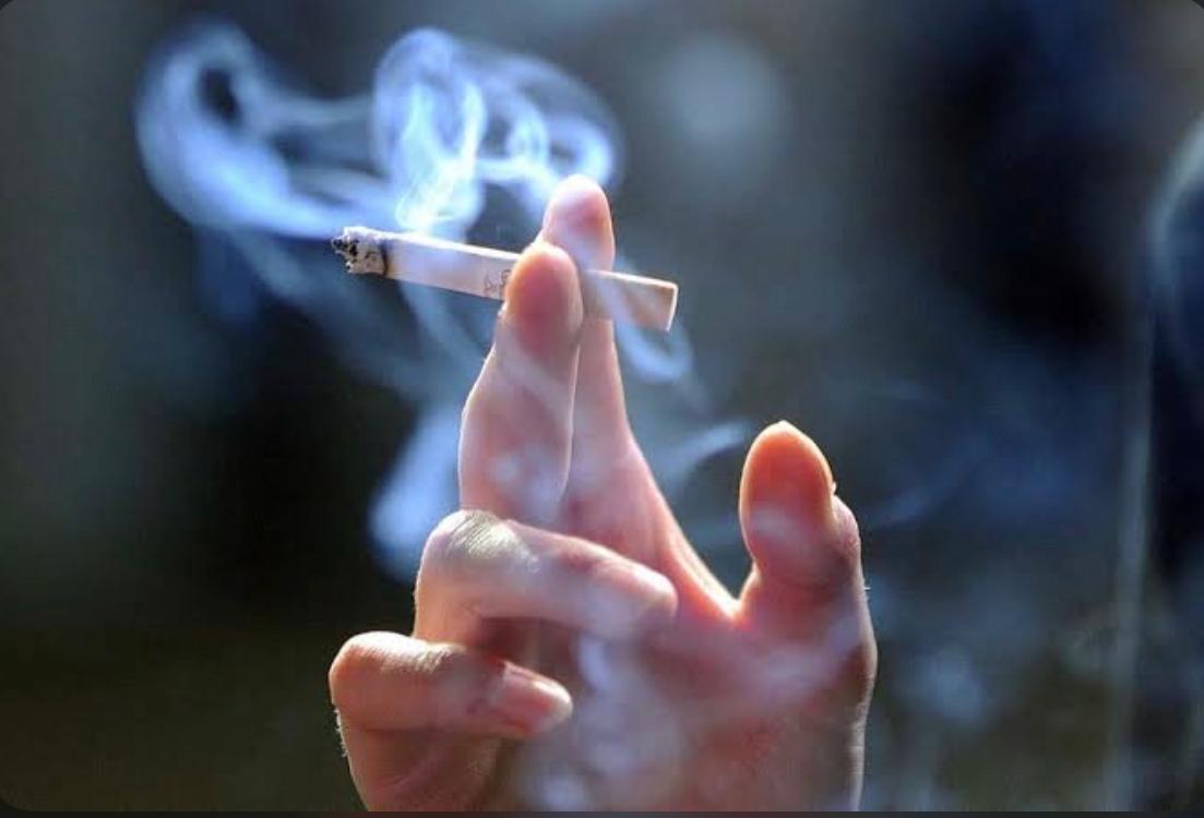 علاقة انتفاخ البطن بالتدخين والعصبية