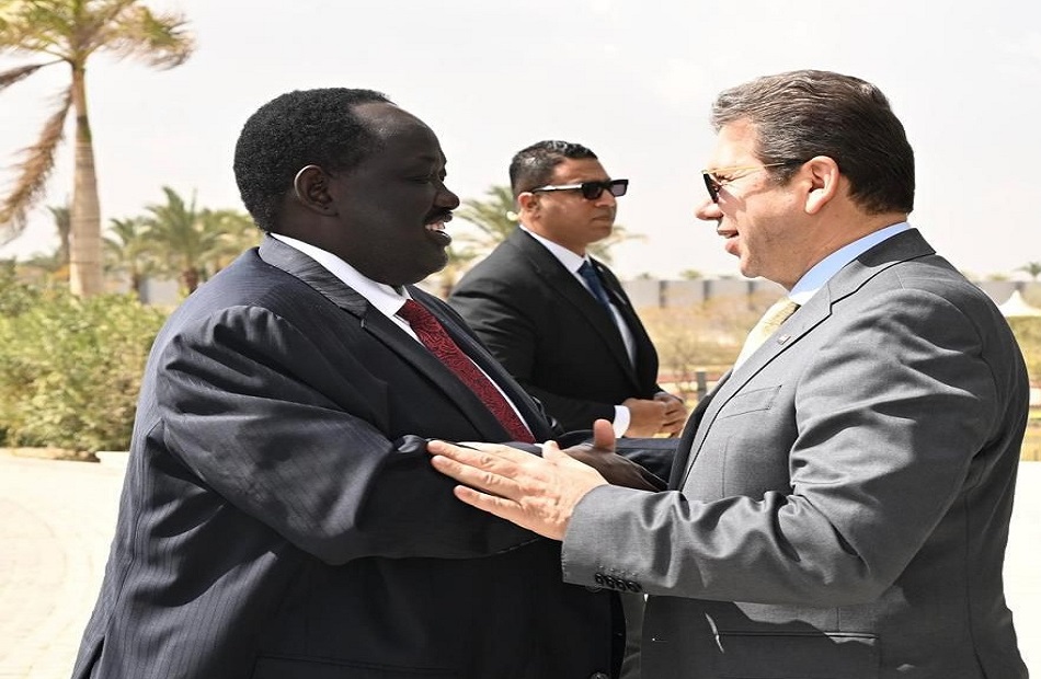 رئيس المخابرات العامة يلتقي وفدًا رفيع المستوى من دولة جنوب السودان