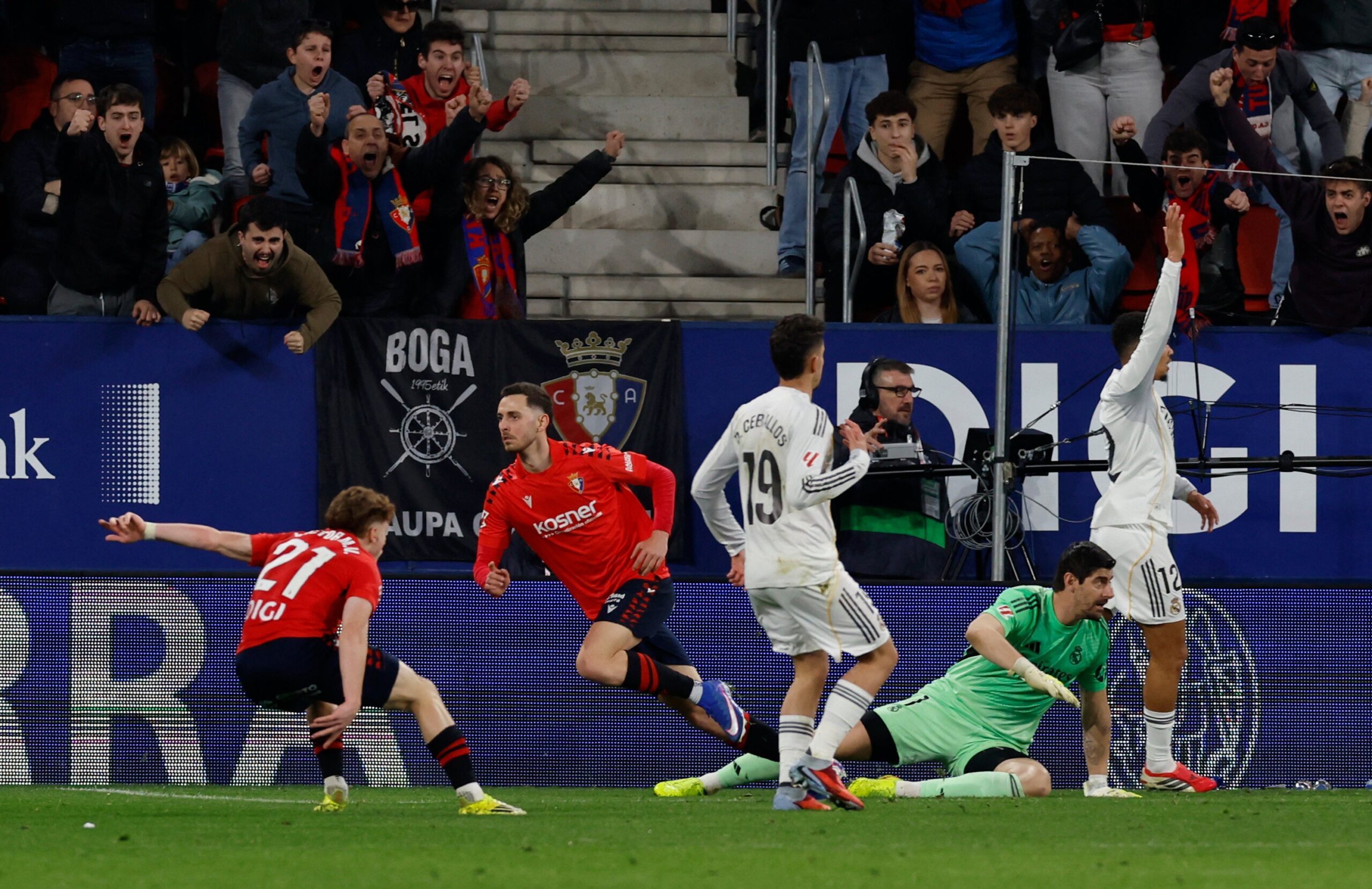 هدية لـ برشلونة .. ريال مدريد يسقط في فخ الهزيمة أمام أوساسونا بالدوري الأسباني