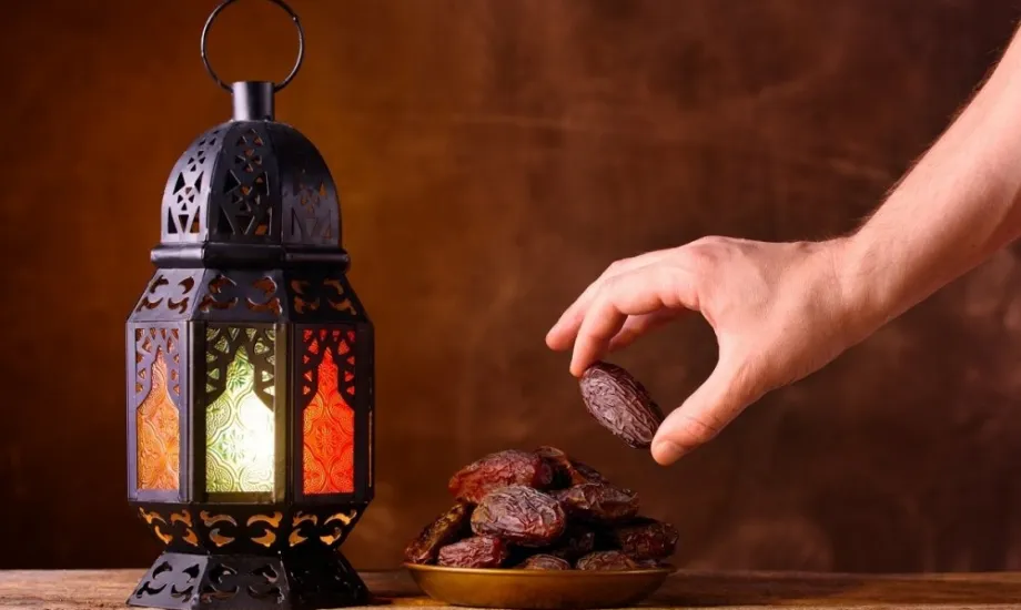 التمر والشوربة الخفيفة سر الهضم المريح والإفطار الصحي في رمضان
