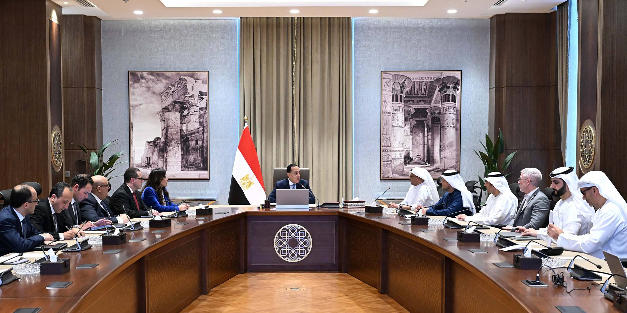 رئيس الوزراء يتابع مستجدات تنفيذ مشروع رأس الحكمة بالساحل الشمالي