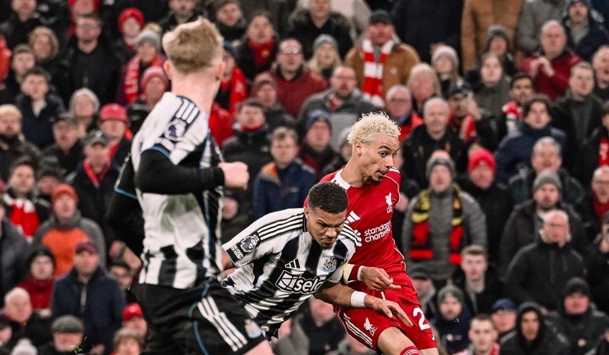 ليفربول يكتسح نيوكاسل في قمة الجولة من البريميرليج