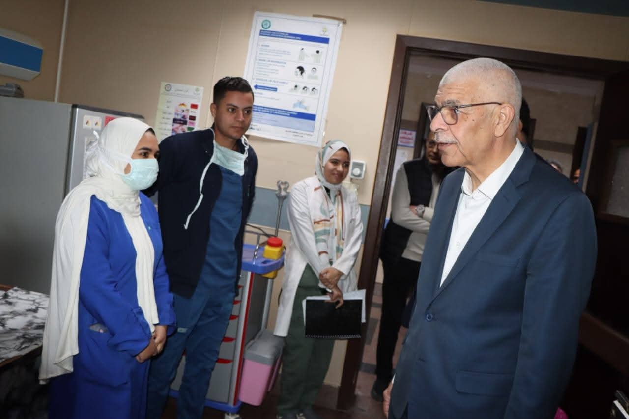رئيس جامعة المنوفية يتفقد معهد ومستشفى الأورام ليلاً لمتابعة سير العمل
