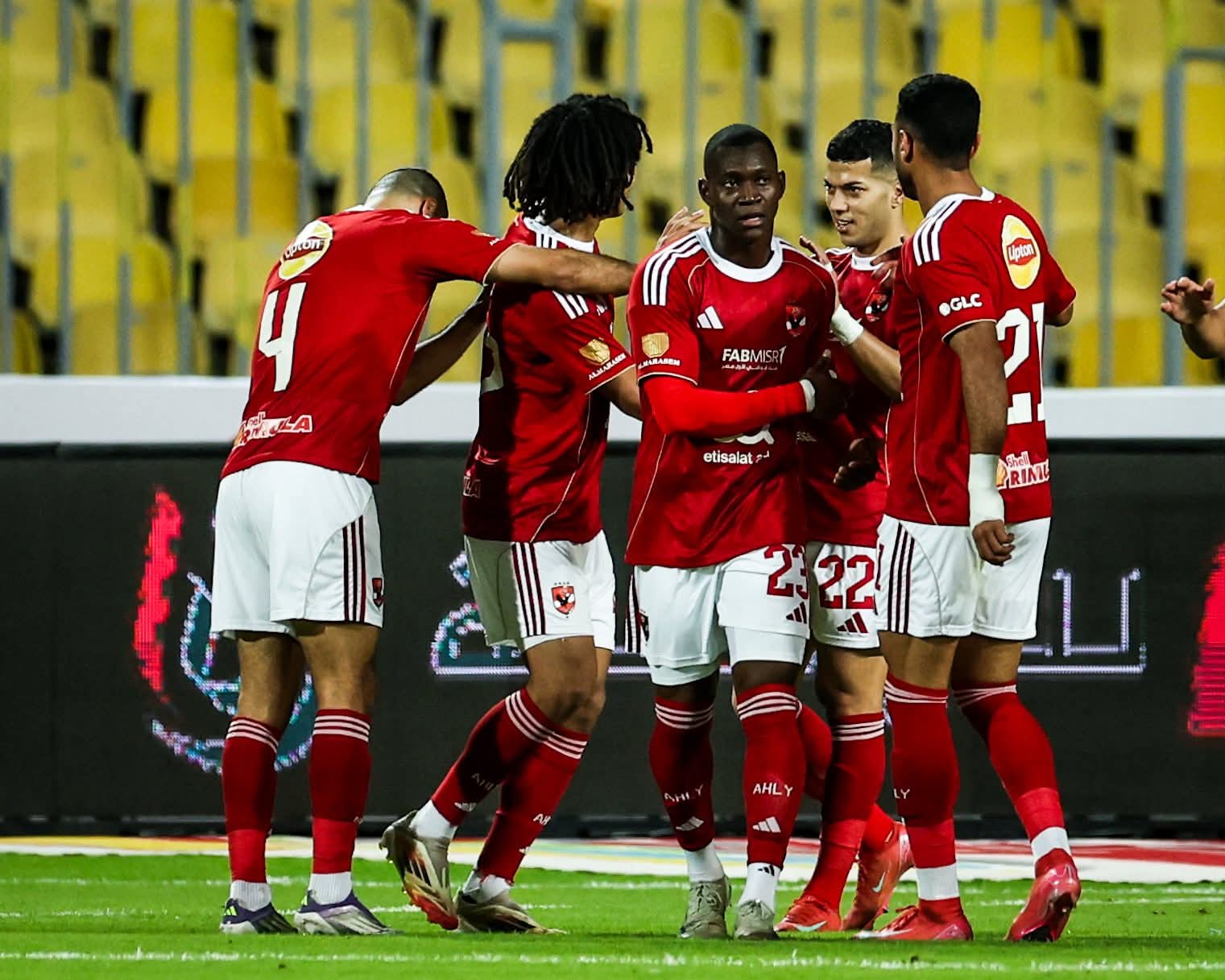 الكشف عن حكم مباراة الأهلي أمام زد في الدوري