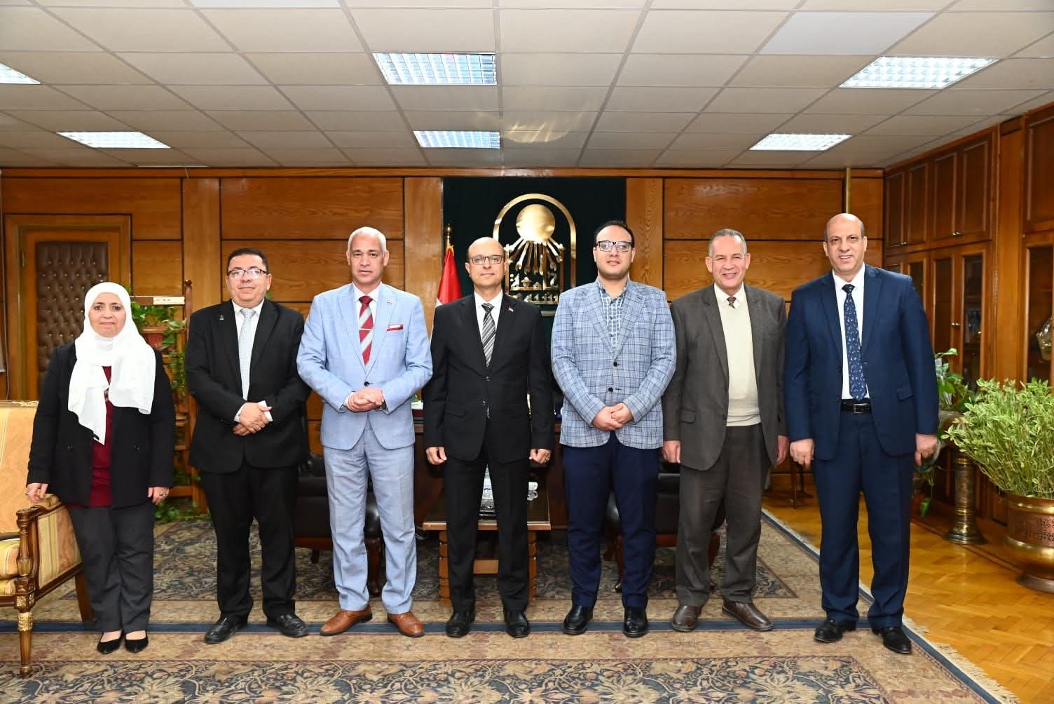 رئيس جامعة أسيوط يترأس اجتماع لجنة الوظائف القيادية