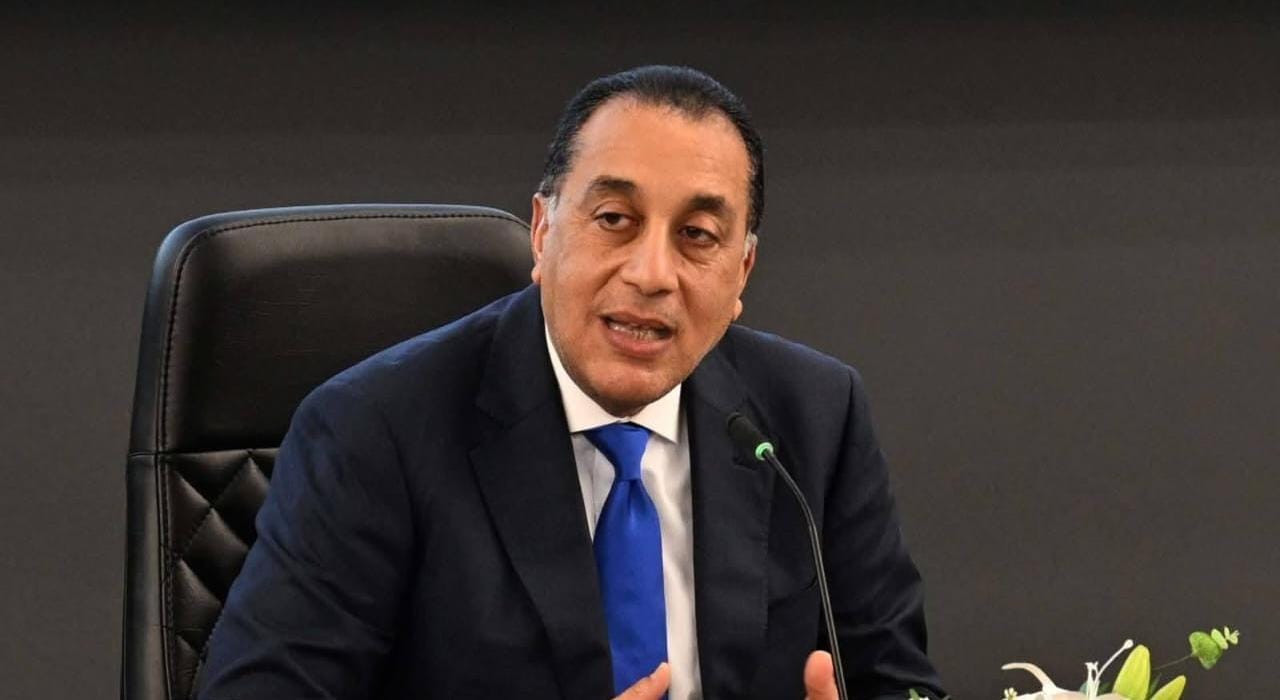 رئيس الوزراء يتابع موقف تنفيذ المشروعات التنموية والخدمية بمحافظة السويس