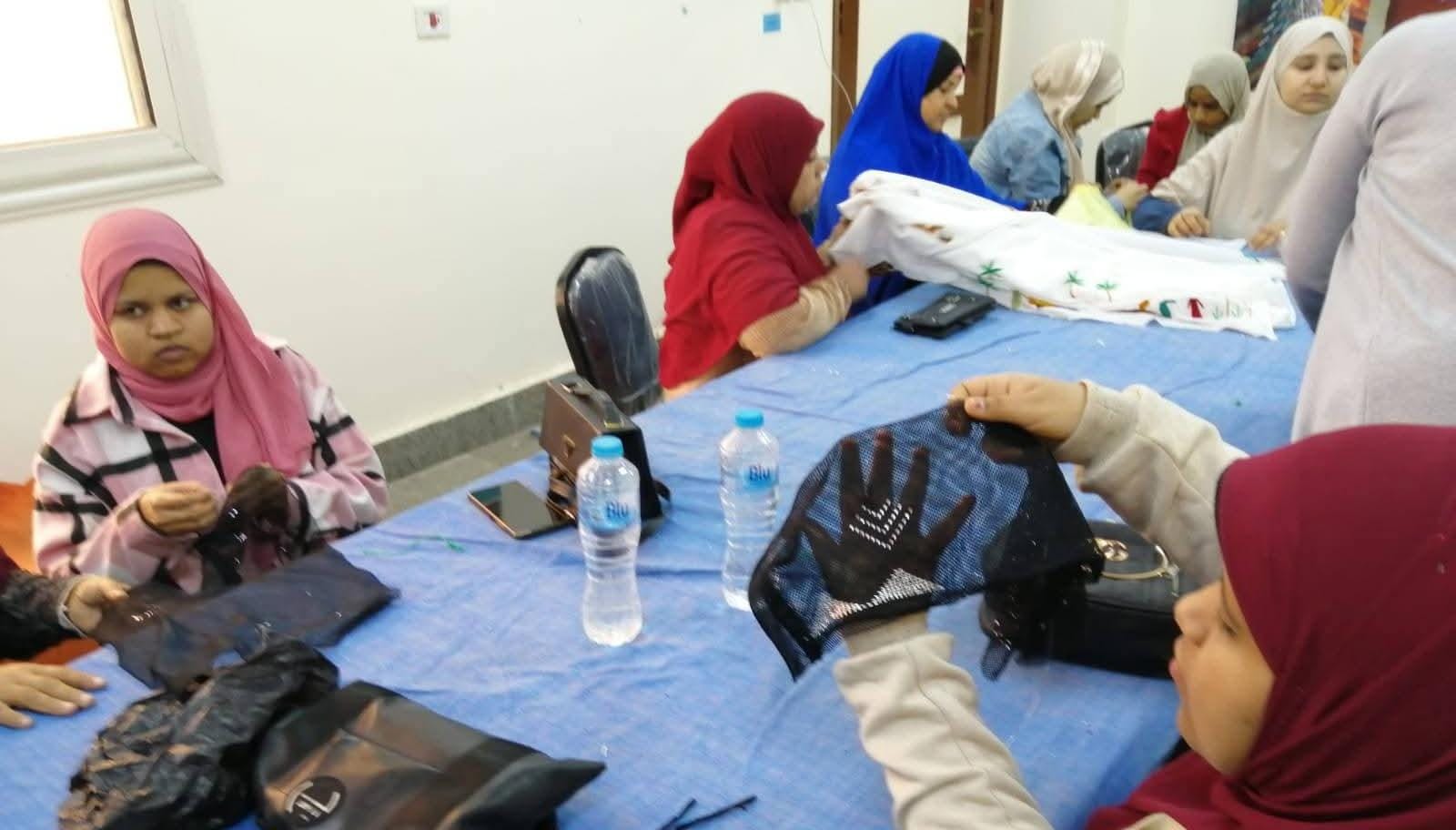 استمرار فعاليات مبادرة "خيوط الهوية" ببيت ثقافة أخميم لدعم وتمكين المرأة