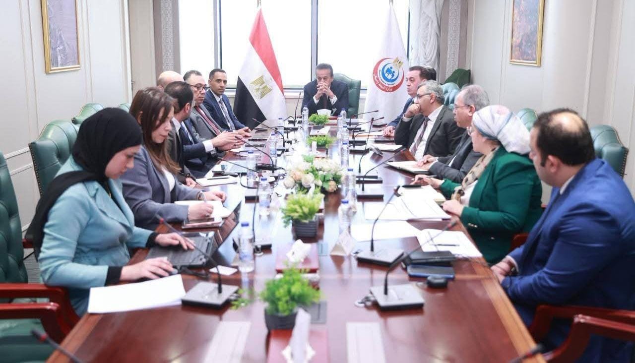 وزير الصحة يناقش مع سيمنس هيلثنيرز إنشاء مراكز متخصصة لعلاج الأورام والإشعاع في صعيد مصر