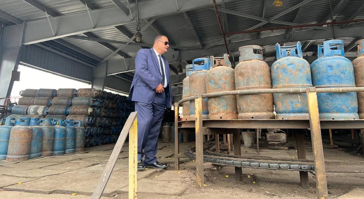 ضبط مخالفات تجميع غاز بغرض بيعها بالسوق السوداء بإحدى محطات التعبئة بدمياط