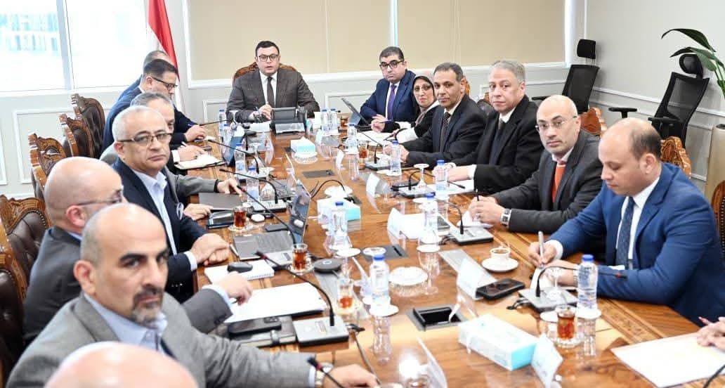 وزير الإسكان يبحث موقف تطوير وتشغيل الشواطئ بمدينة العلمين الجديدة