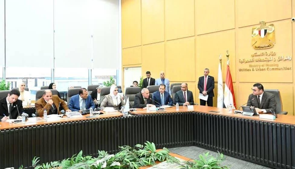 وزير الإسكان يلتقى أعضاء مجلسي النواب والشيوخ لبحث مطالب المواطنين