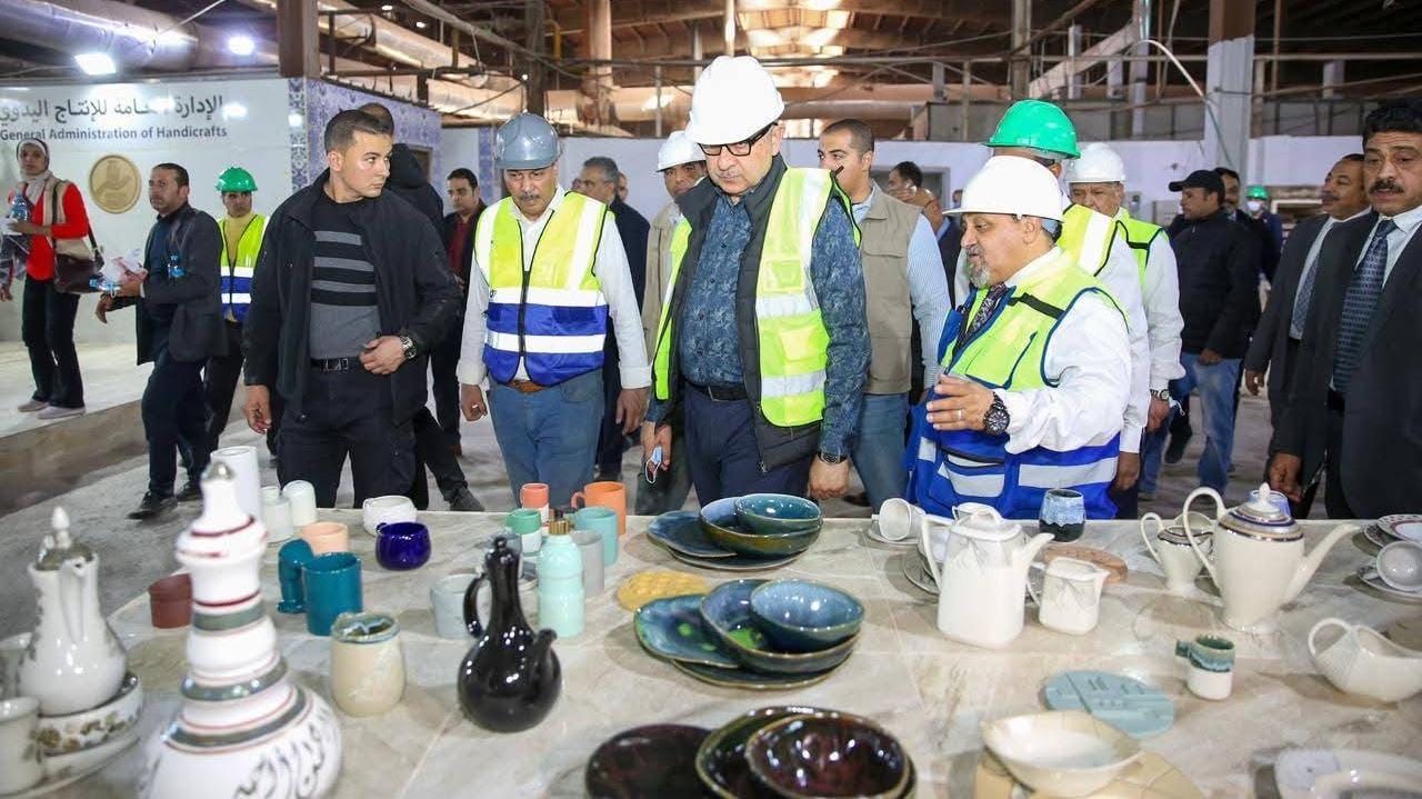 بالصور.. وزير قطاع الأعمال يتفقد الشركة العامة لمنتجات الخزف والصيني "شيني"