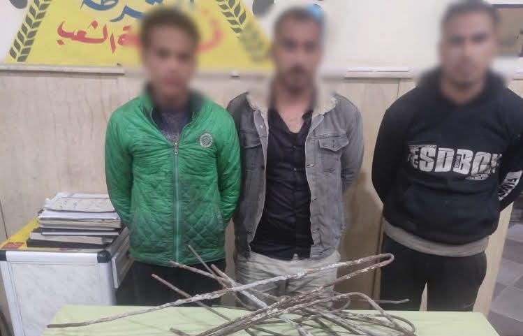 كشف ملابسات قيام بعض الأشخاص بسرقة حديد الحواجز الخرسانية بأحد الطرق بالإسكندرية