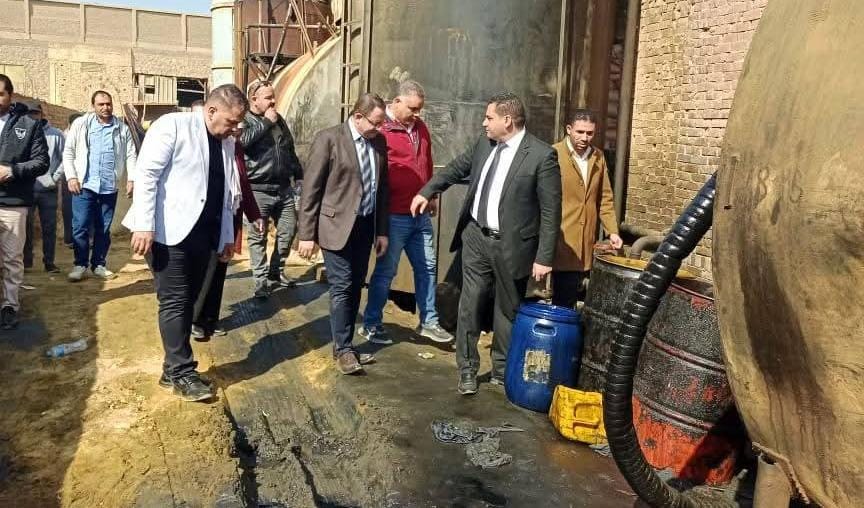 ضبط 99 طن زيوت سيارات مغشوشة و70 طن أسمدة زراعية مجهولة المصدر بالجيزة