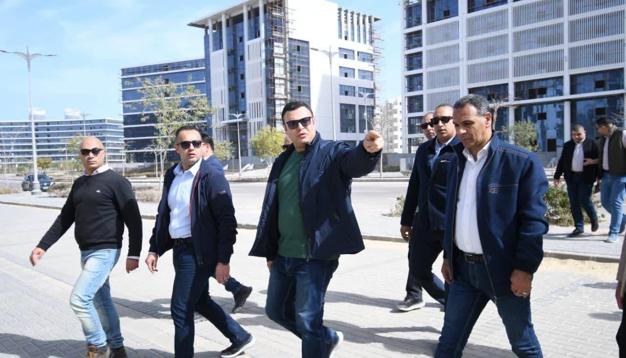 وزير الإسكان يتفقد كومباند "مزارين" بمدينة العلمين الجديدة