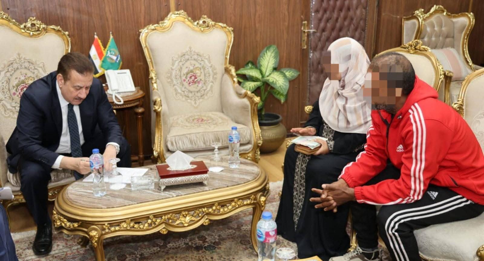 محافظ المنوفية يلتقي عدد من الحالات الانسانية.. تفاصيل