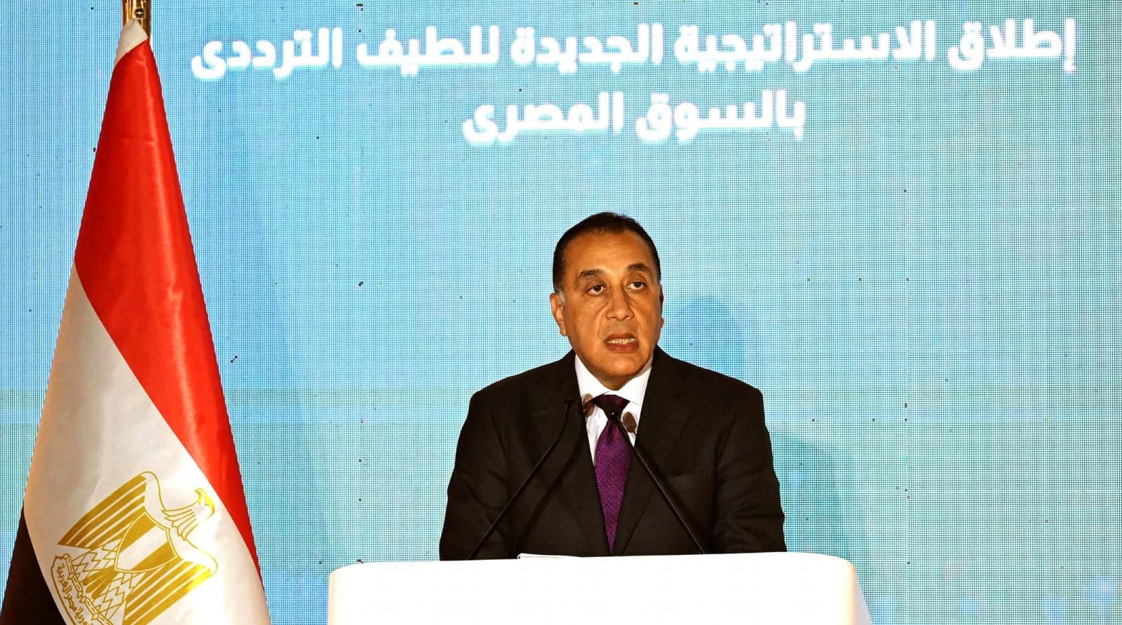 توقيع اتفاقيات تخصيص الطيف الترددي لمشغلي المحمول