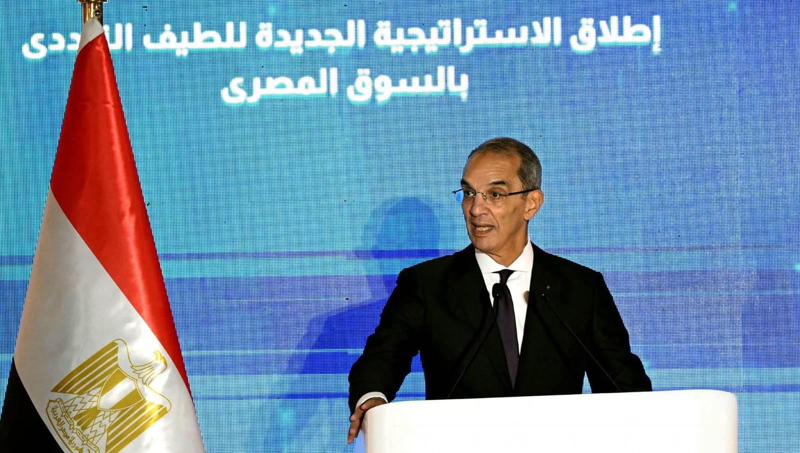 وزير الاتصالات: مضاعفة السعات الترددية المتاحة لمشغلي المحمول على مدار ثلاثين عاما في صفقة واحدة