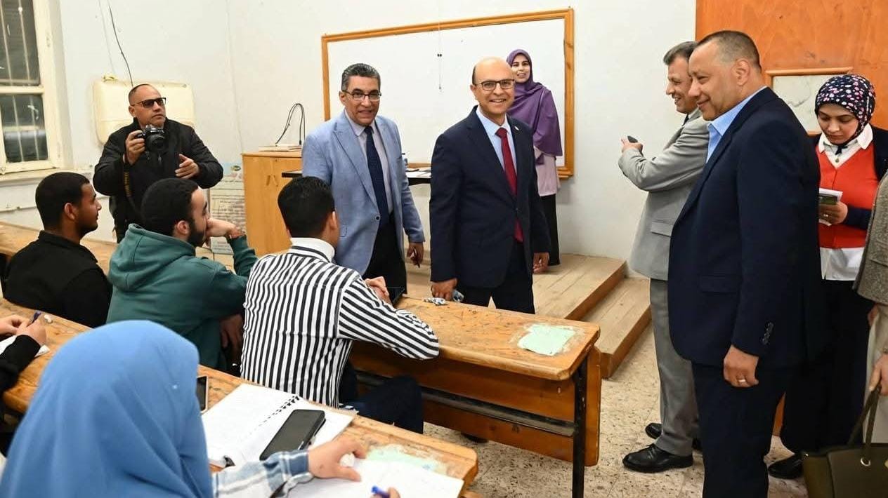 الدكتور المنشاوي يتابع انتظام العملية التعليمية بجامعة أسيوط