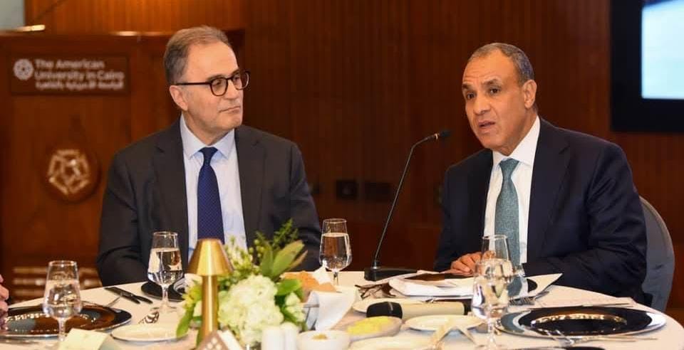 وزير الخارجية يلتقي مجلس أمناء الجامعة الأمريكية بالقاهرة