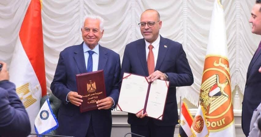 وزير العمل يوقع بروتوكول تعاون مع الأكاديمية العربية للعلوم المالية والإدارية