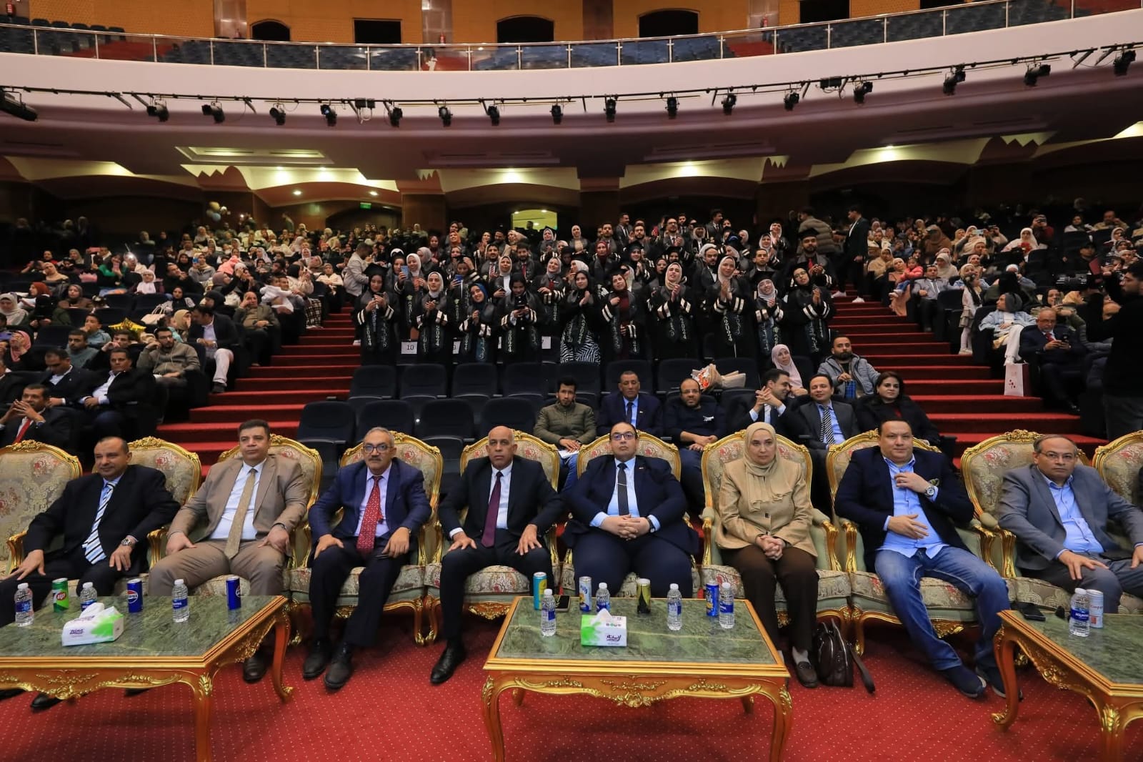 رئيس جامعة كفر الشيخ يشهد حفل تخريج الدفعة السادسة بكلية طب الفم والأسنان