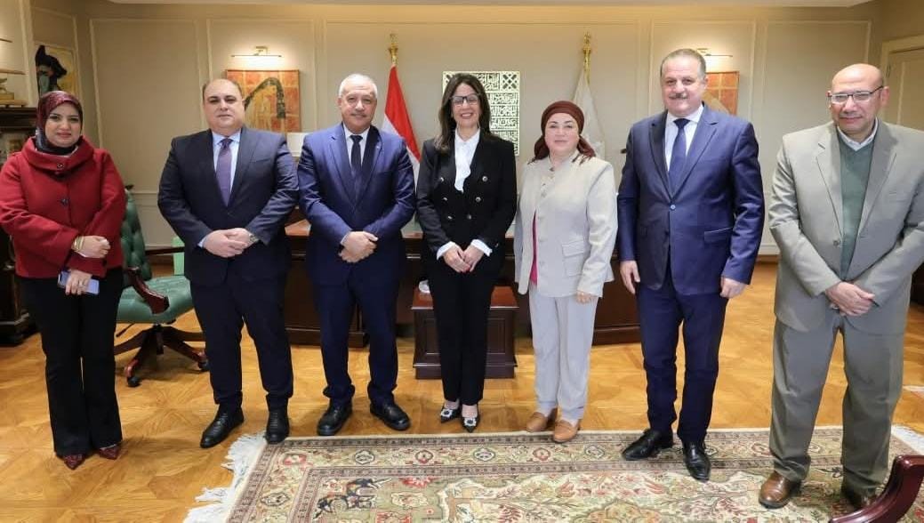 وزيرة الثقافة تلتقي قيادات الوزارة والعاملين بها بالعاصمة الجديدة