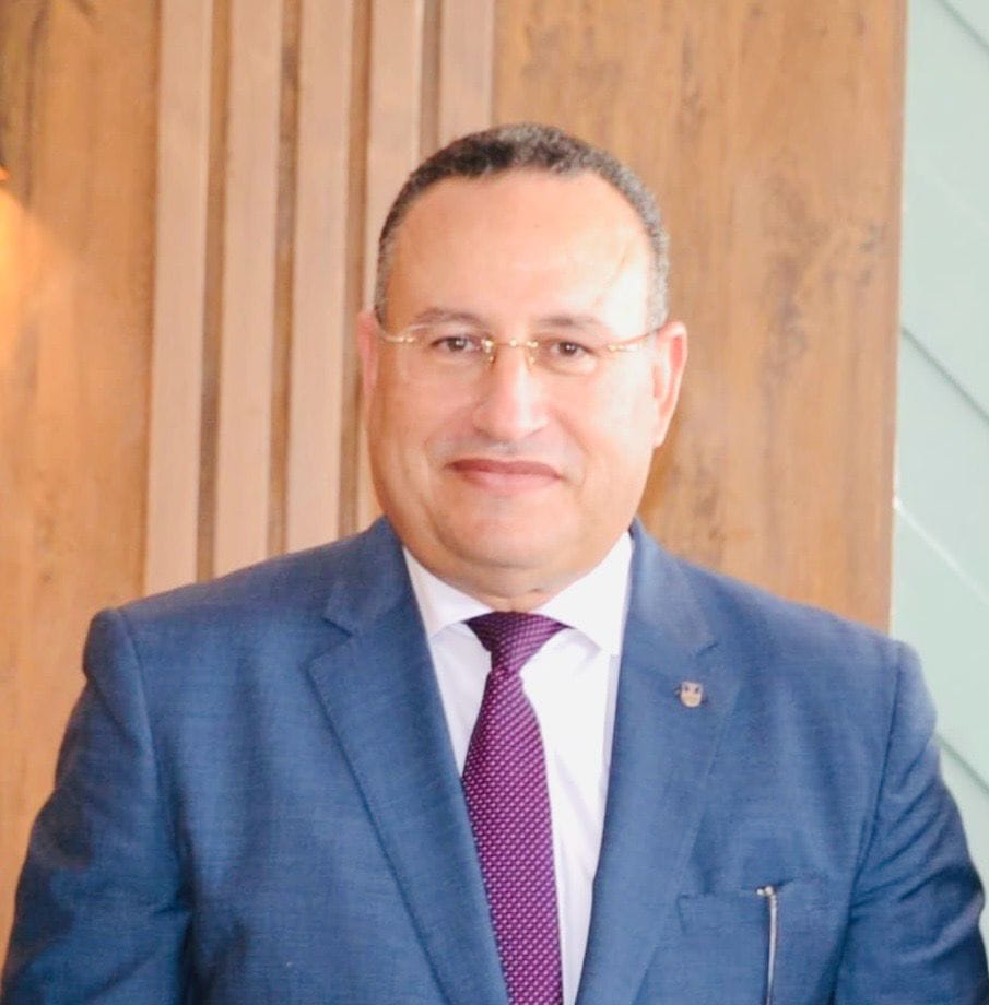 عبد الصادق يشكر  عاشور ويهنئ قنصوه لتوليه منصب وزير التعليم العالي والبحث العلمي