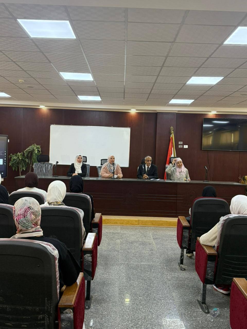 لغة الجسد وتحليل الشخصيات دورة تدريبية بجامعة العاصمة