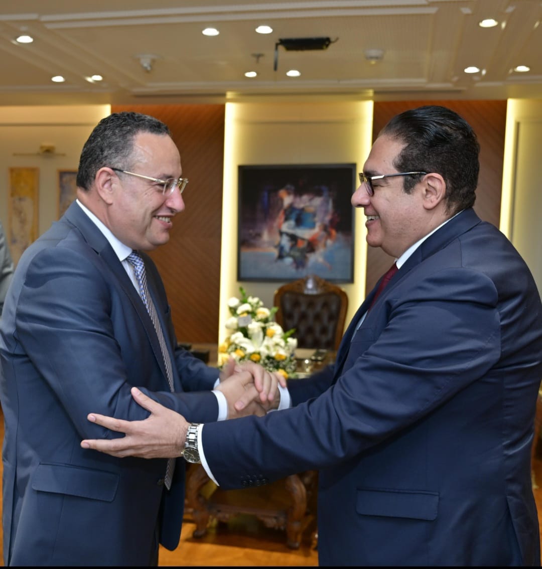 عبد الصادق يزور قنصوه للتهنئة بالمنصب الوزاري