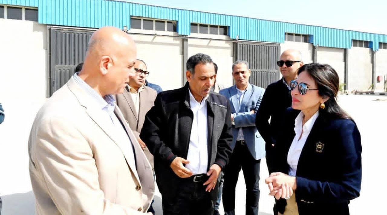 وزيرة الإسكان تتفقد مشروع المحطة الوسيطة للمخلفات بمدينة العبور
