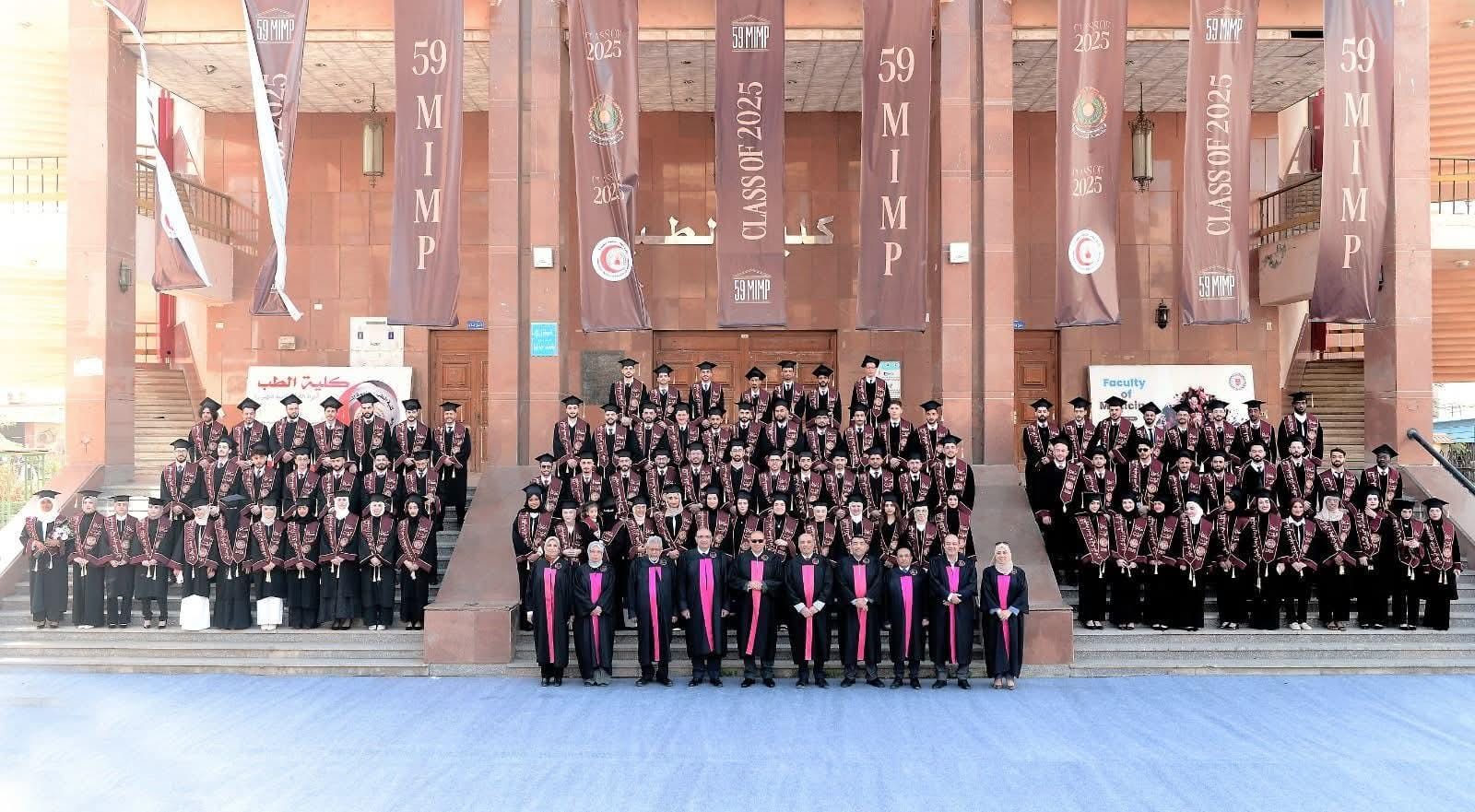 رئيس جامعة المنصورة يشهد تخريج الطلاب الوافدين من الدفعة «59» البرنامج الأساسي بكلية الطب