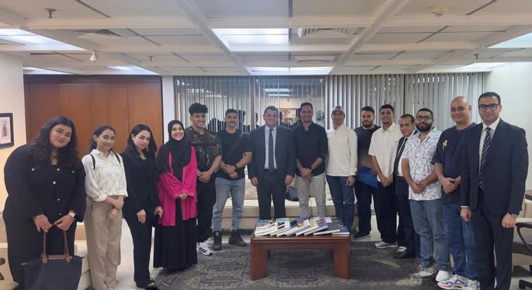 السفير المصري في مانيلا يستقبل وفداً من الطلاب الدارسين في الجامعات الفلبينية
