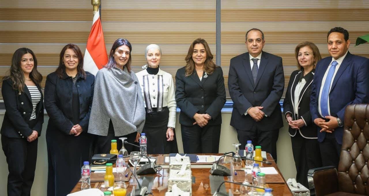 منال عوض تبحث مع مدير برنامج الأغذية العالمي بالقاهرة ملفات التعاون المشترك