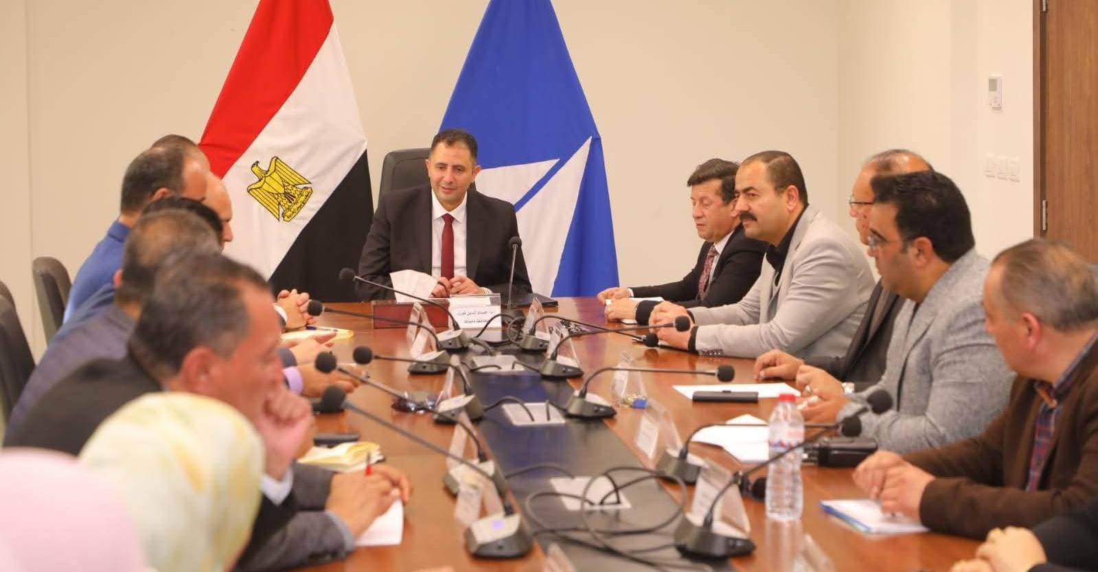 محافظ دمياط يجتمع مع رؤساء الوحدات المحلية للمراكز والمدن لمناقشة ملفات العمل