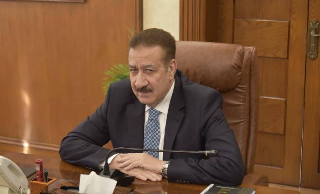 محافظ بورسعيد يواصل لقاءاته مع العاملين بديوان عام المحافظة