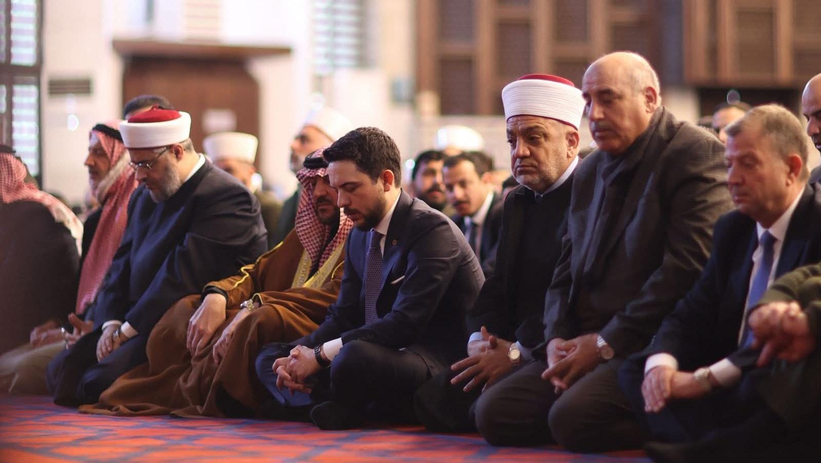 مفتي الديار المصرية يؤدي أول جمعة في رمضان بالأردن