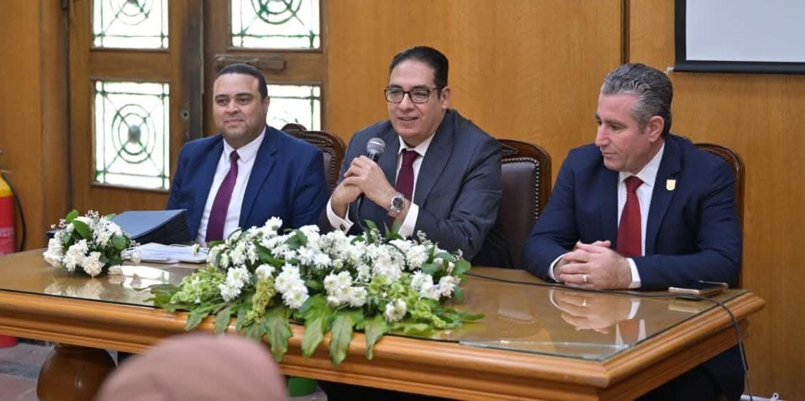 جامعة القاهرة تطلق برنامج موسع لتأهيل القيادات والكوادر الإدارية
