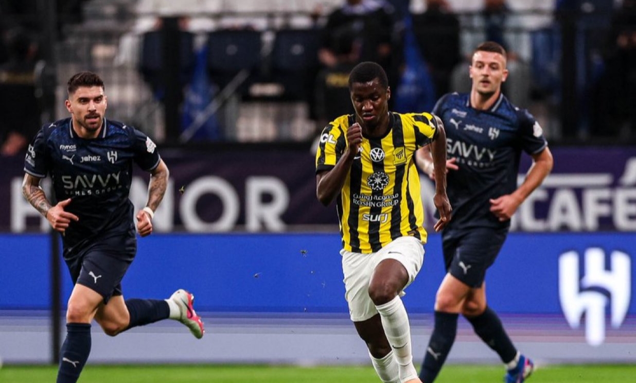 التعادل يحسم كلاسيكو الدوري السعودي بين الهلال والاتحاد (فيديو)